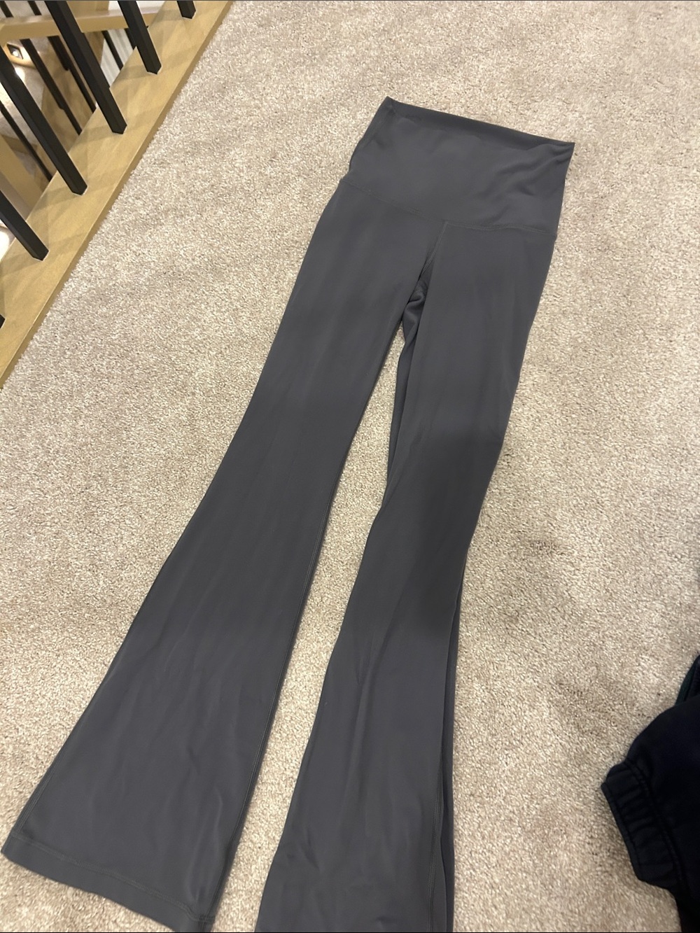 Aritzia High-Waist Flare Yoga Pants - Charcoal
